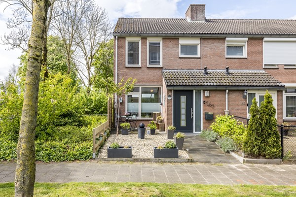 Te koop: Instapklare gemoderniseerde hoekwoning van bouwjaar 1983 in de wijk Zeswegen-Nieuw Husken met tuin en een stenen buitenberging